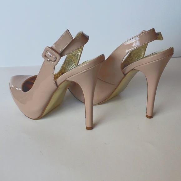💥Steve Madden slingbacks in slick vinyl cream size 7.5 NWOT💥 - Picture 4 of 10